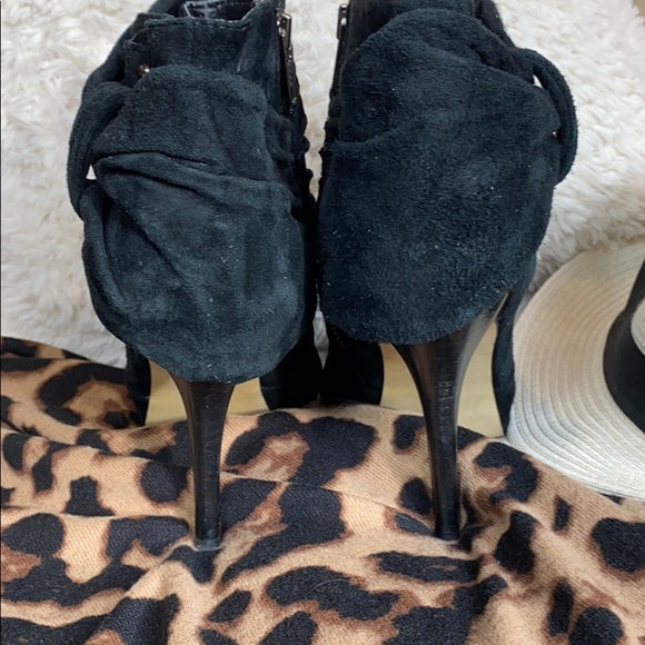 Suede bow ankle booties - Picture 6 of 8